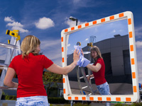 čištění dopravního zrcadla